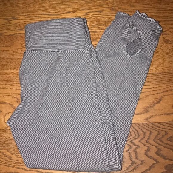 Calvin Klein Women's Black White With Heel Hole Pinstripe Leggings Small - Picture 1 of 5